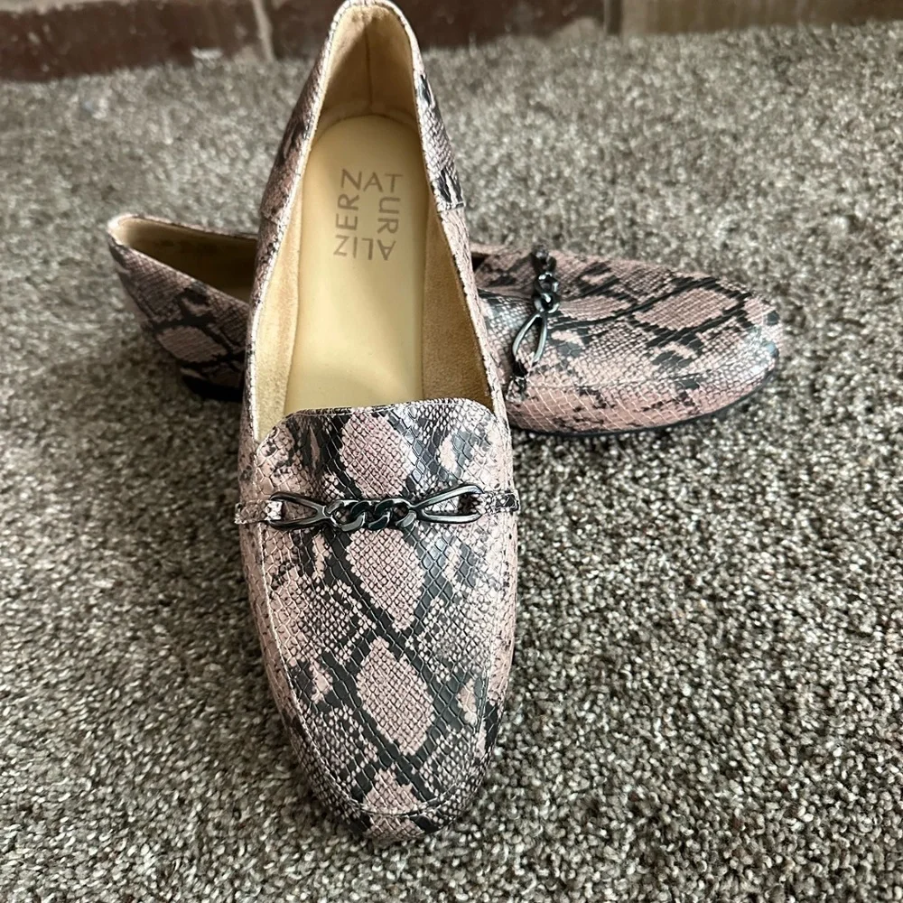 Naturalizer Kayden Beige and Black Snake Print Loafers sz 7.5 Worn Once